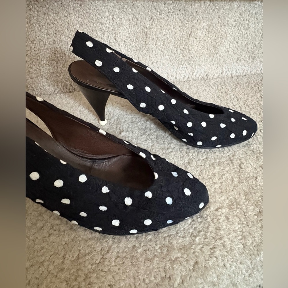 💥MoviNG sALe‼️ Luc Bergen Polka Dot Leather Lined Slingback. Sz 38